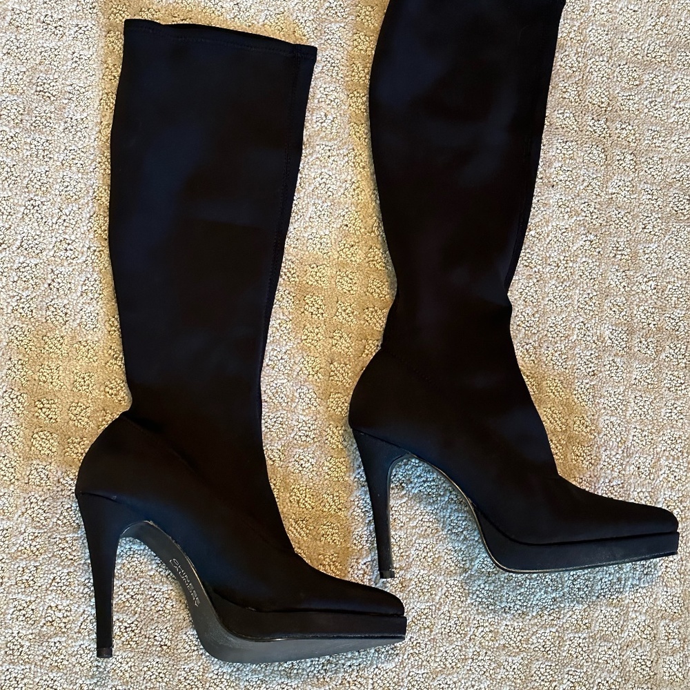 Knee high boots size 7M